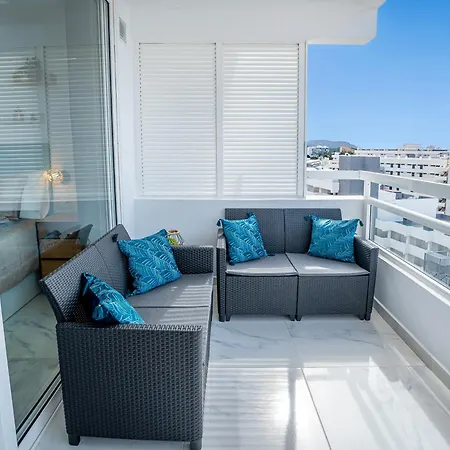 Modern Blue Sky Плая-де-лас-Америкас