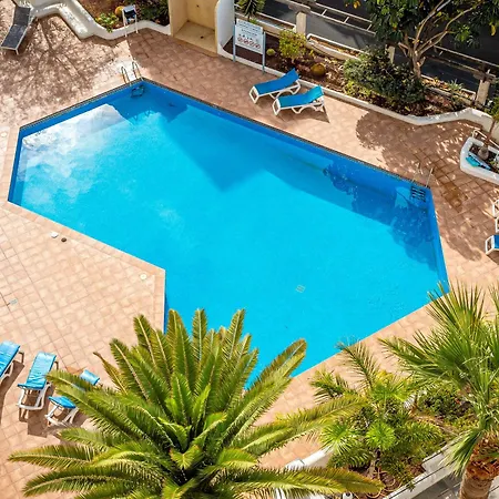 Modern Blue Sky דירה