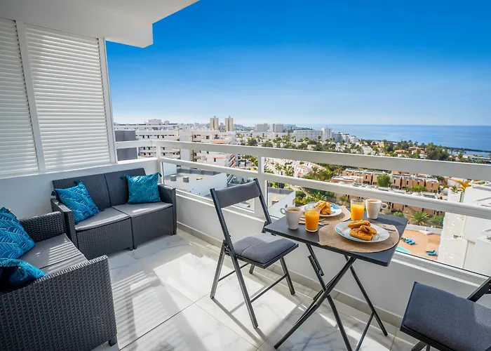 Modern Blue Sky * Плая-де-лас-Америкас