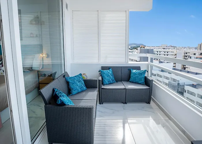 Modern Blue Sky Плая-де-лас-Америкас